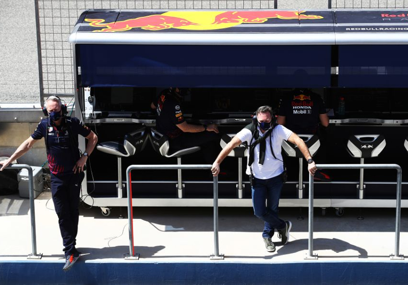 Mercedes over 'milde' straf Verstappen: "Makkelijk te overwinnen met competitieve auto"