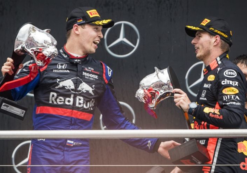 Kvyat voorspelde promotie van Verstappen al: 'Red Bull had het uiteraard nodig'