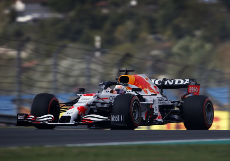 Eerste vrije training Turkije: Hamilton snelste in vrije training, Verstappen op plek twee