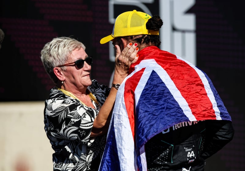 Lewis Hamilton's mum 'gobsmacked' by Chinese Grand Prix discovery