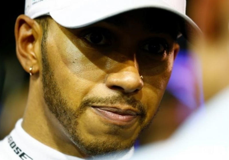 Hamilton na zege: "Geluk met crash van Ferrari's"