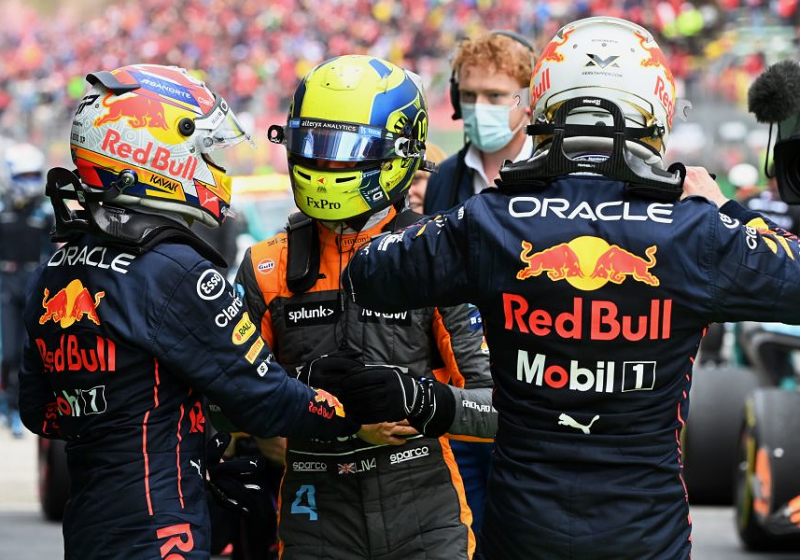 Verstappen openhartig over eventuele titelstrijd met Pérez