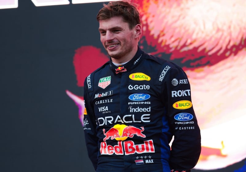 Maleisische fans zingen Verstappen massaal toe tijdens uitblijven Wilhelmus