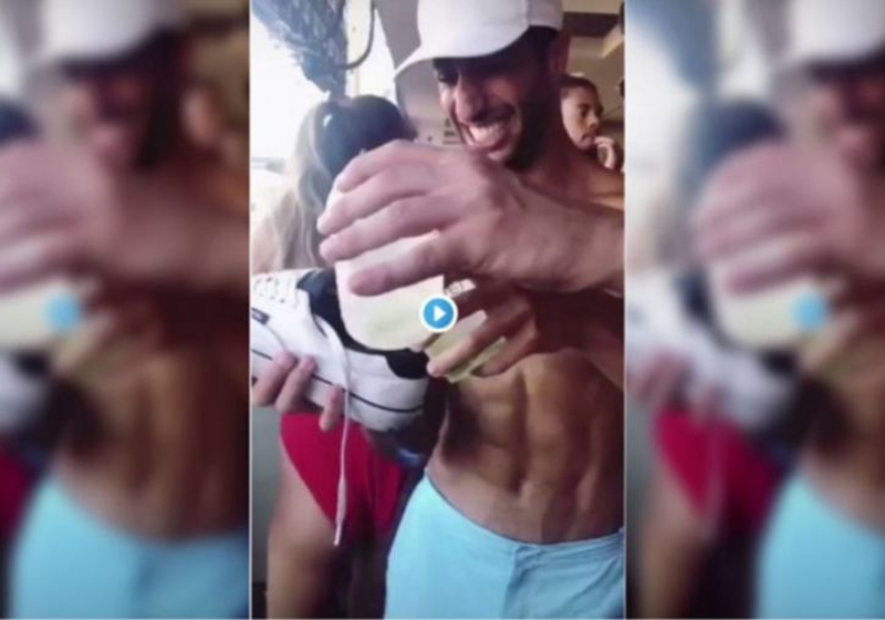 VIDEO: Ricciardo viert nieuw contract met Shoey in Vegas