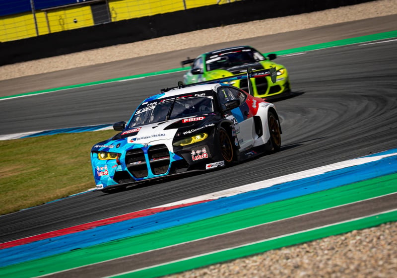 Red Bull-junior Rocco Coronel oppermachtig in GT3-debuut op Assen samen met Mex Jansen