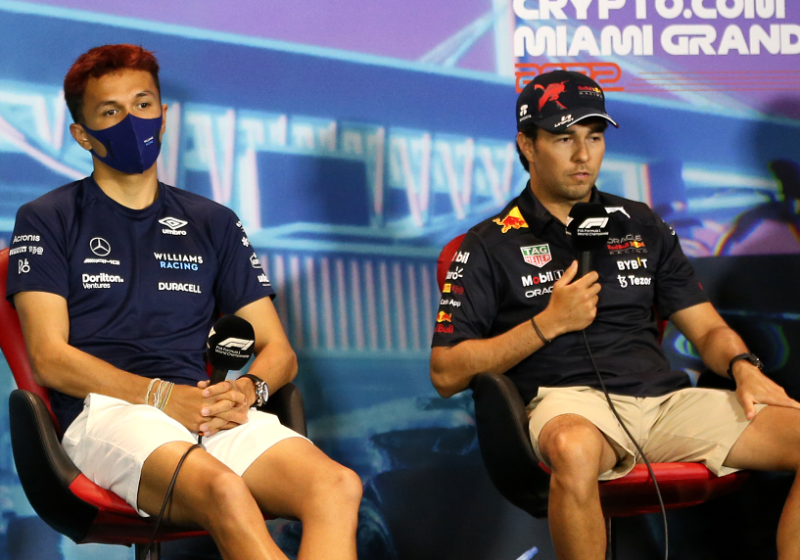 Albon, ENVIDIOSO de Checo Pérez