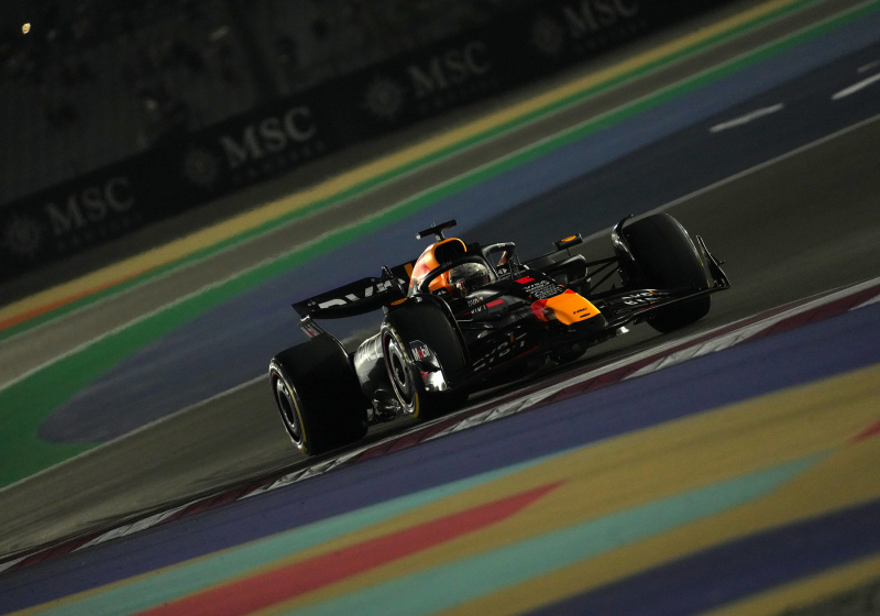 Norris en McLaren krijgen dreun, Verstappen zegeviert tijdens chaos in Qatar