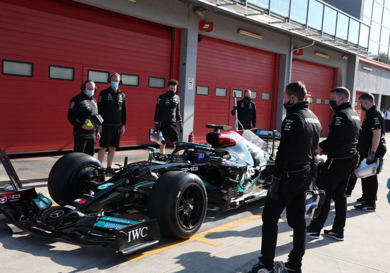 Hamilton reageert op vertrek personeel: 'Geen verrassing dat iedereen ze wil hebben'