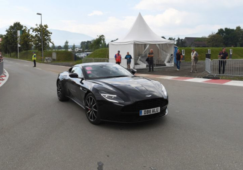 IN BEELD: Met deze auto's kwamen de coureurs naar Silverstone