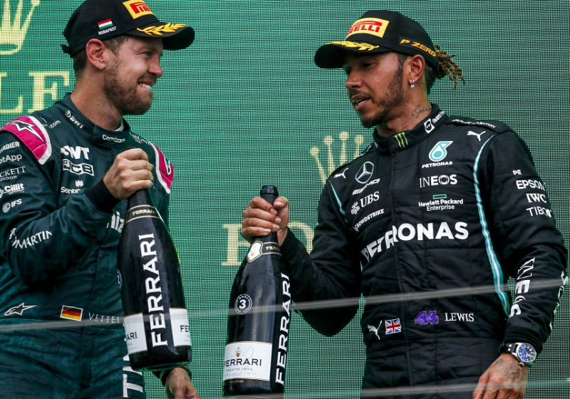 Hamilton toont medeleven na diskwalificatie Vettel: 'Ik ben er kapot van'