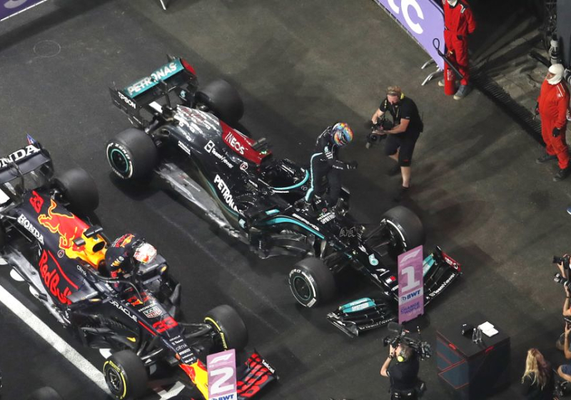 F1 make final race title demand of Hamilton and Verstappen