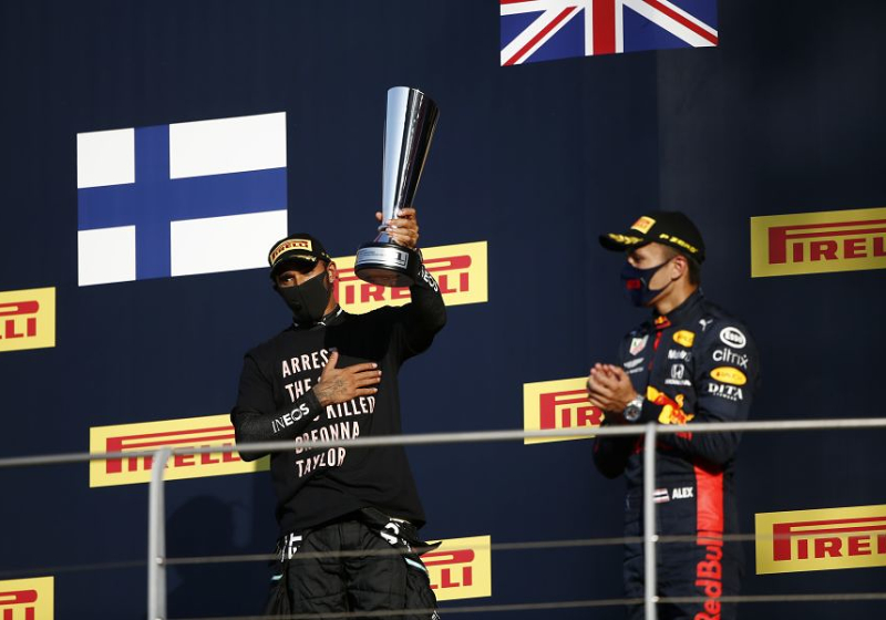 Antiracisme-statement Hamilton krijgt weinig bijval van Formule 1-fans