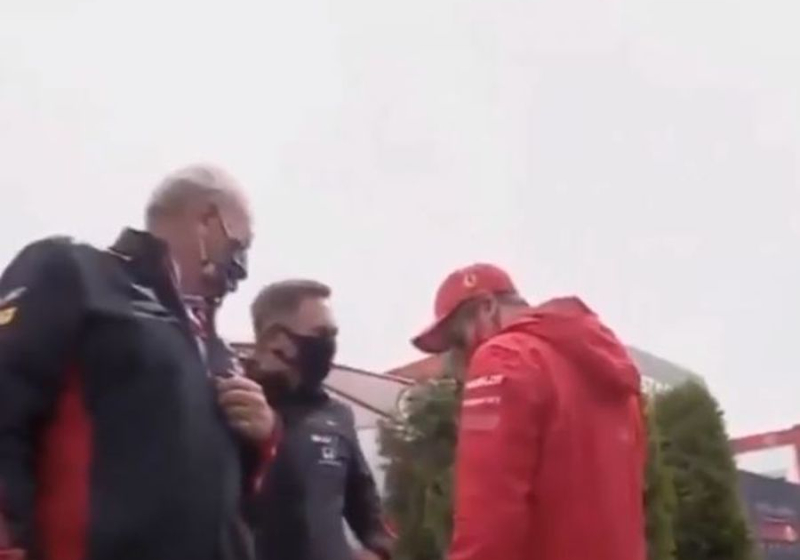 Horner en Vettel hebben onderonsje: "Hebben ze je naam er nu al afgehaald?"