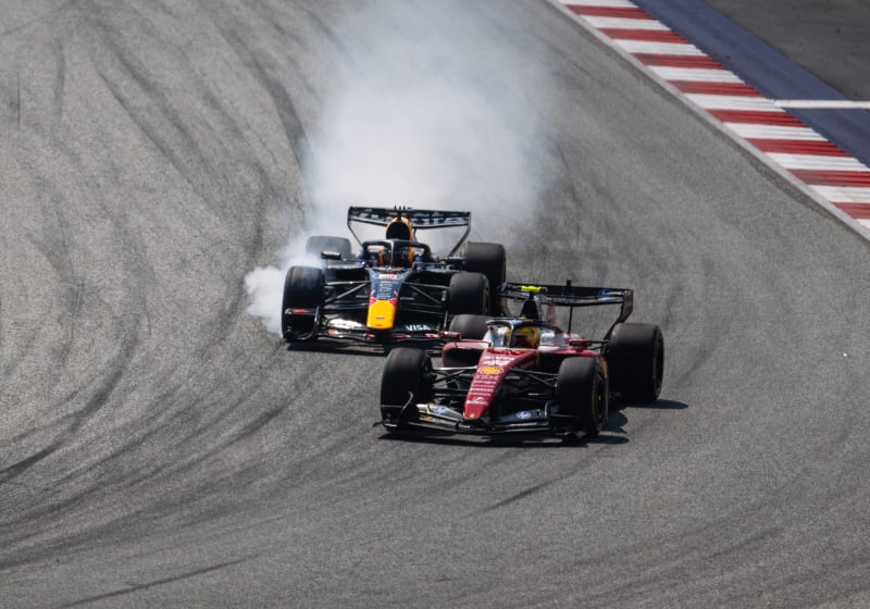 VIDEO: Herbeleef de titanenstrijd tussen Verstappen en Hamilton in Oostenrijk
