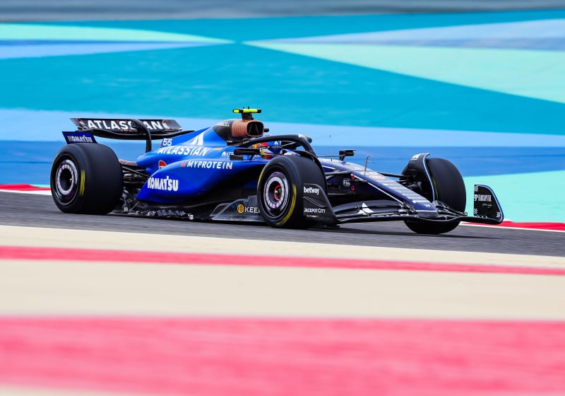 Un espectacular Sainz pone el MEJOR tiempo en Bahréin; Red Bull, invisible