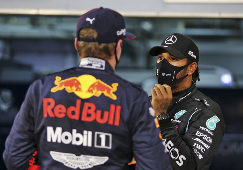 Hamilton laat van zich horen vanuit quarantaine: "Ik focus me op mijn herstel"