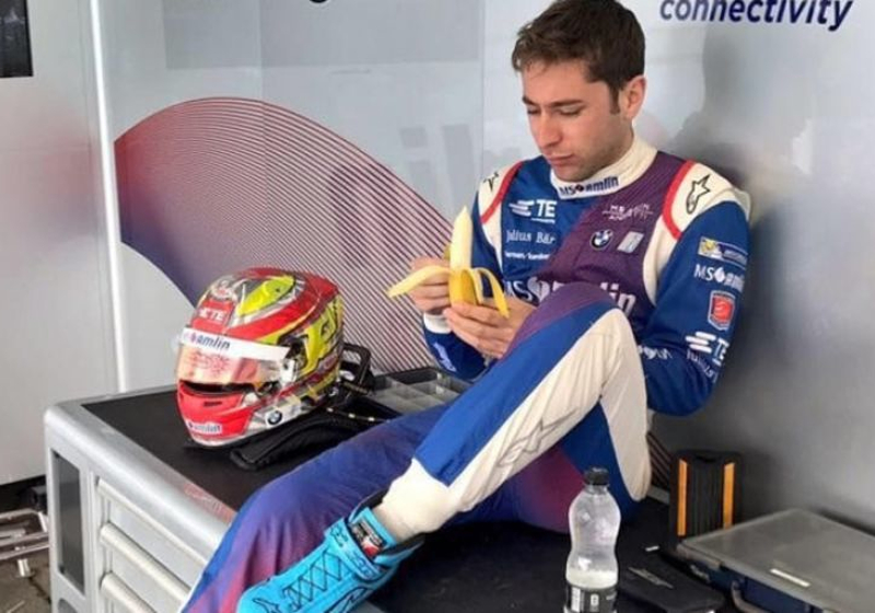 Nederlander Robin Frijns zet 12 uur van Bathurst op zijn naam