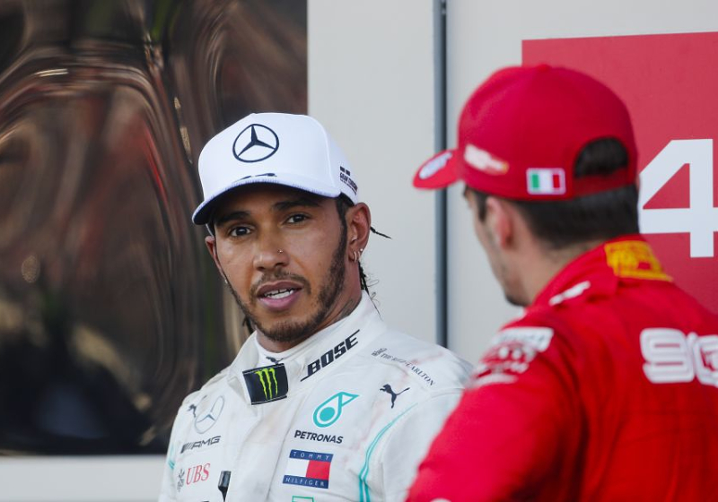 Hamilton: 'Ik zou er goed uitzien in Ferrari-rood'