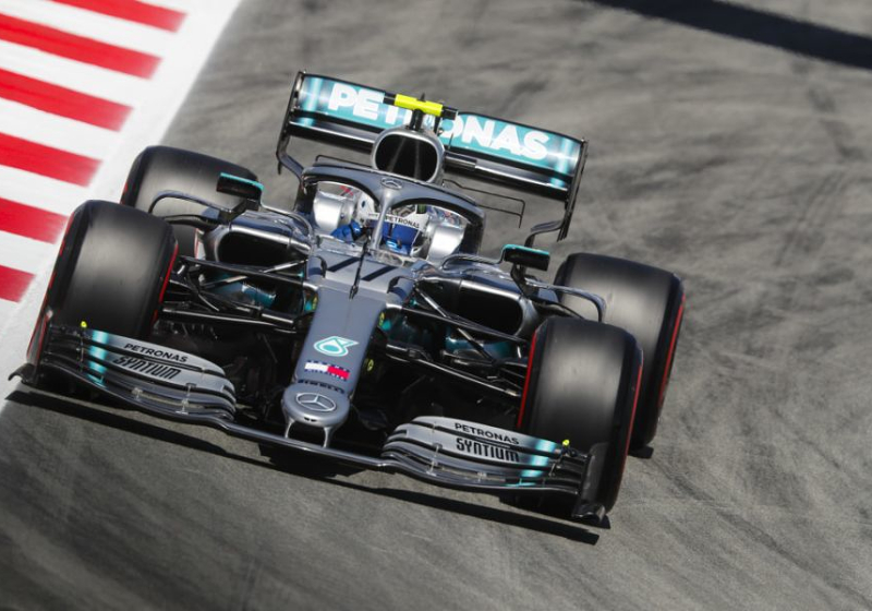 1e vrije training Spanje: Bottas de snelste, problemen voor Verstappen