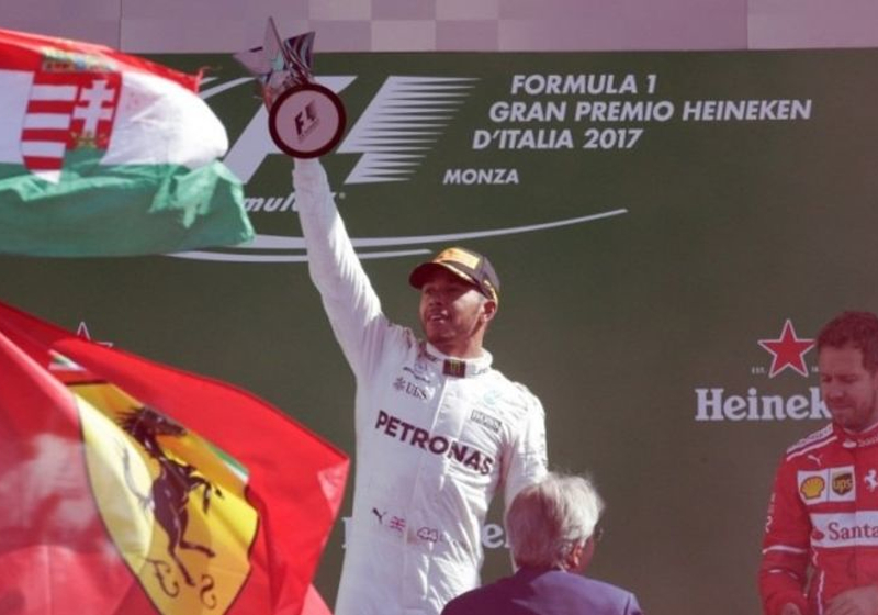 Hamilton zeer tevreden na overwinning: "Het is een ongelooflijk seizoen"
