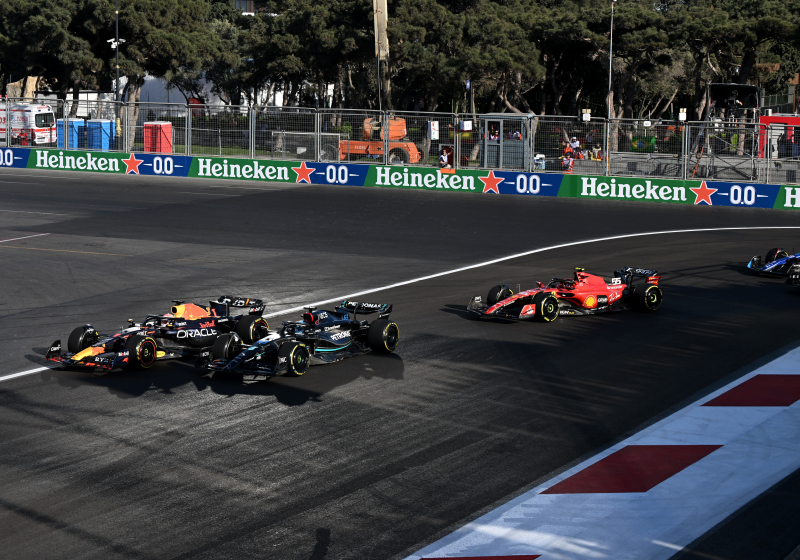 Russell reageert op felle kritiek Verstappen: 'Hij bracht me in een moeilijke positie'