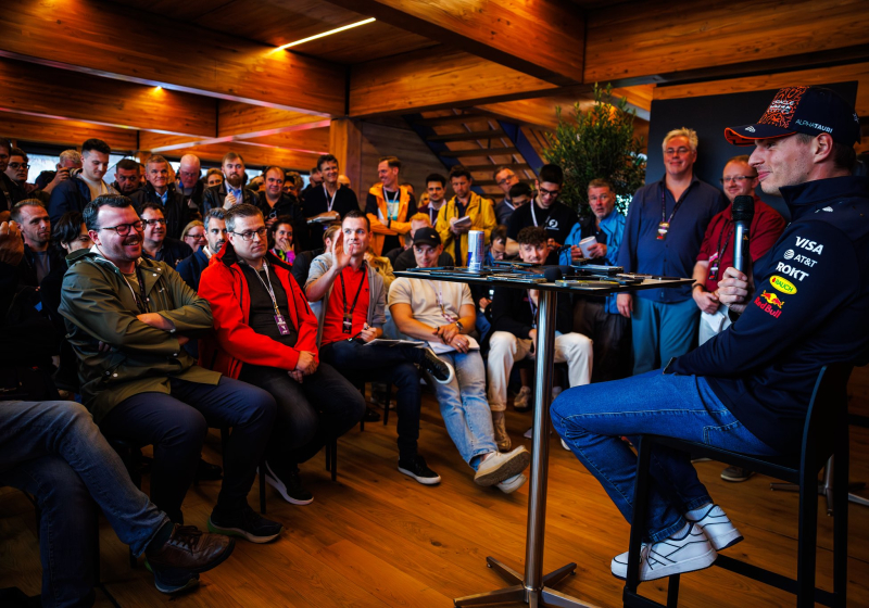 COLUMN: Verstappen blijft in 2026 bij Red Bull Racing, maar wat heeft de doorslag gegeven?