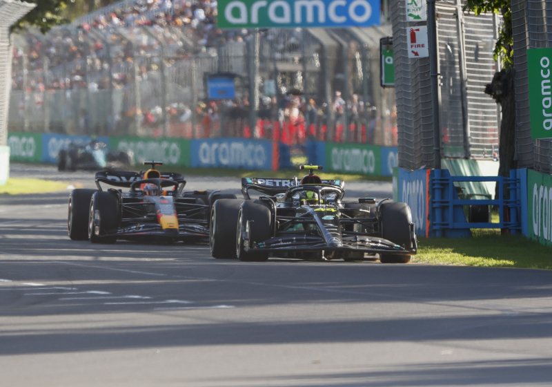 FIA laat weten waarom het Hamilton onbestraft liet na klachten Verstappen