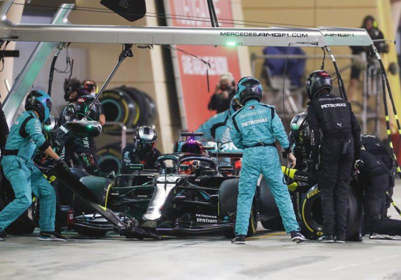 FIA past regels aan na pitstopdrama Russell bij Mercedes