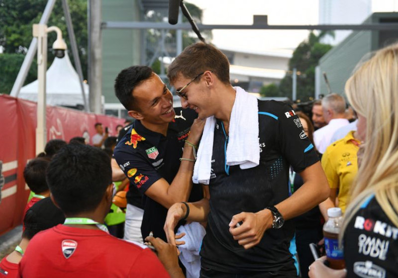 Russell over Albon: "Weet zeker dat hij in de nabije toekomst terugkeert in de Formule 1"