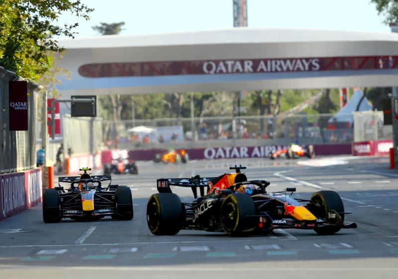 Verstappen verliest dragrace naar de finish van Russell in sensationele Grand Prix van Azerbeidzjan