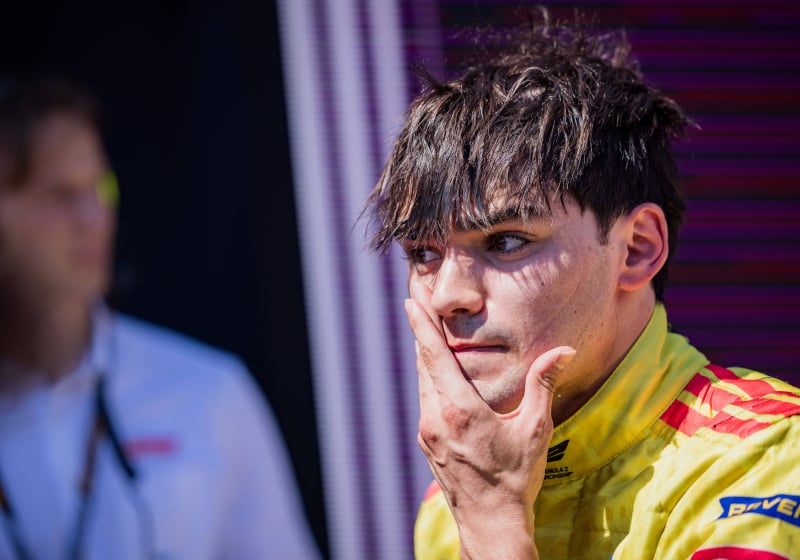 Formule 2-team blundert in vrije training Silverstone, coureur gediskwalificeerd