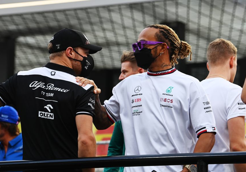 Bottas zag Hamilton worstelen in Saoedi-Arabië: "Raar om te zien"
