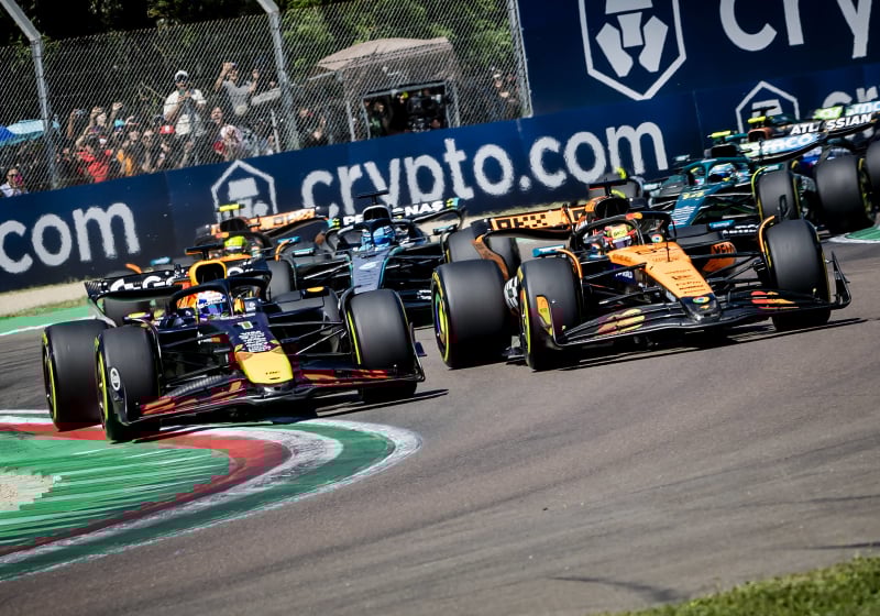 Verstappen fights with Piastri at Imola