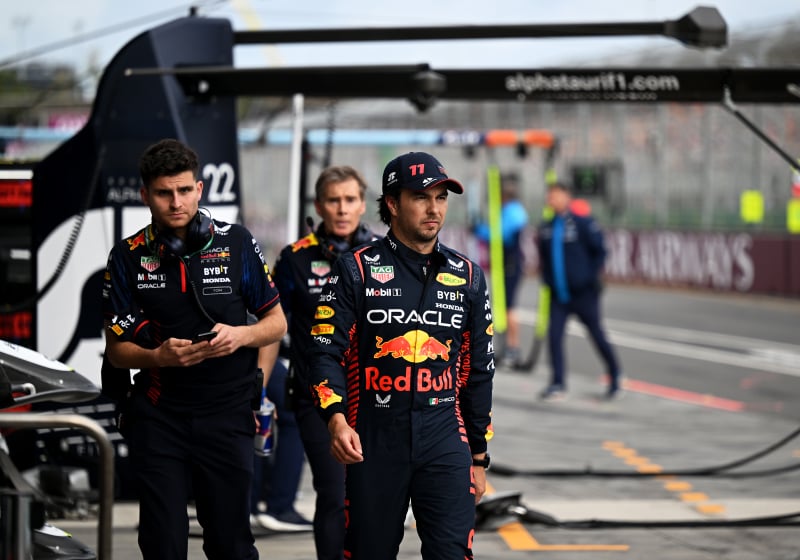 Albon, inconforme con el castigo a Checo: "Los conductores no aprenden nada así"