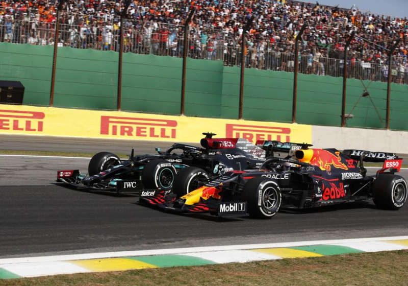 BREAKING: Mercedes vraagt nieuw onderzoek naar incident Verstappen en Hamilton aan