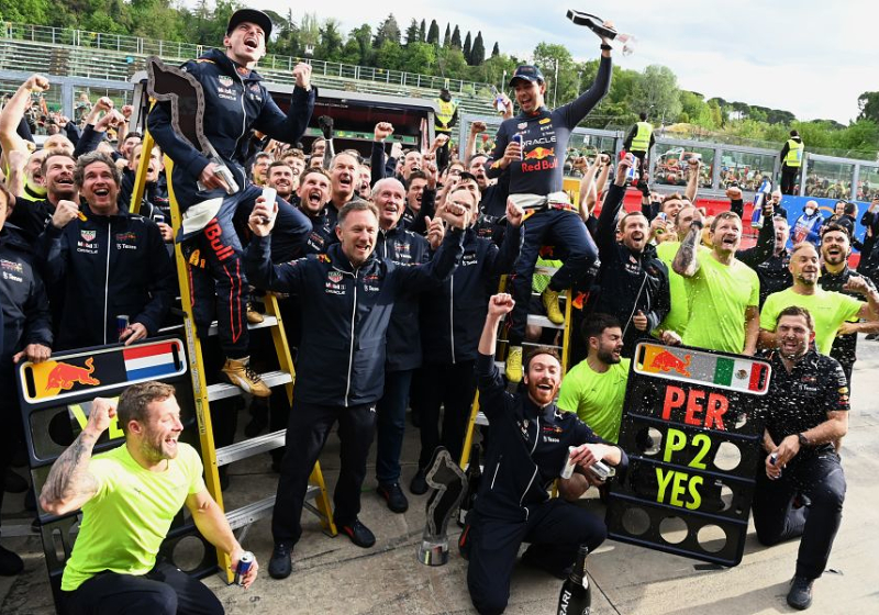 Verstappen sluit vertrek bij Red Bull Racing na contractperiode niet uit