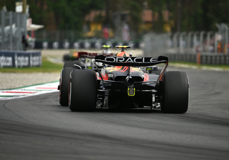 Checo Pérez no termina la FP3 del GP de Italia por problemas en el motor