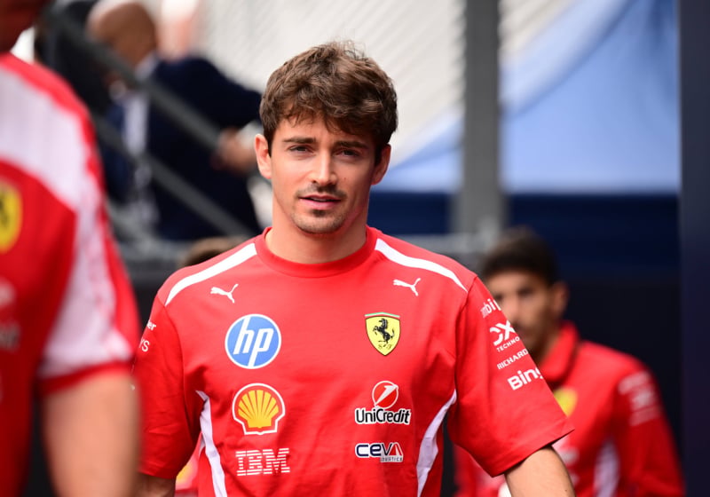 Leclerc noemt Red Bull en Verstappen de maatstaf: 'Zij kiezen altijd goed'
