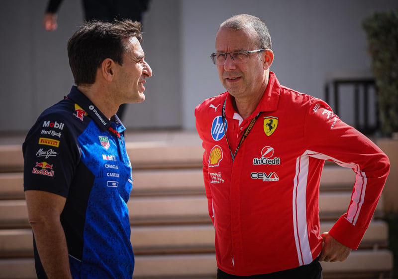 Hamilton titelkandidaat dankzij Loïc Serra: dit is hoe hij de orde herstelde bij Ferrari