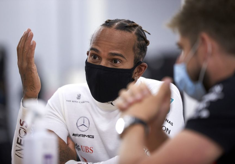 Hamilton over #WeRaceAsOne: "Iedereen zal op zijn eigen manier respect betuigen"