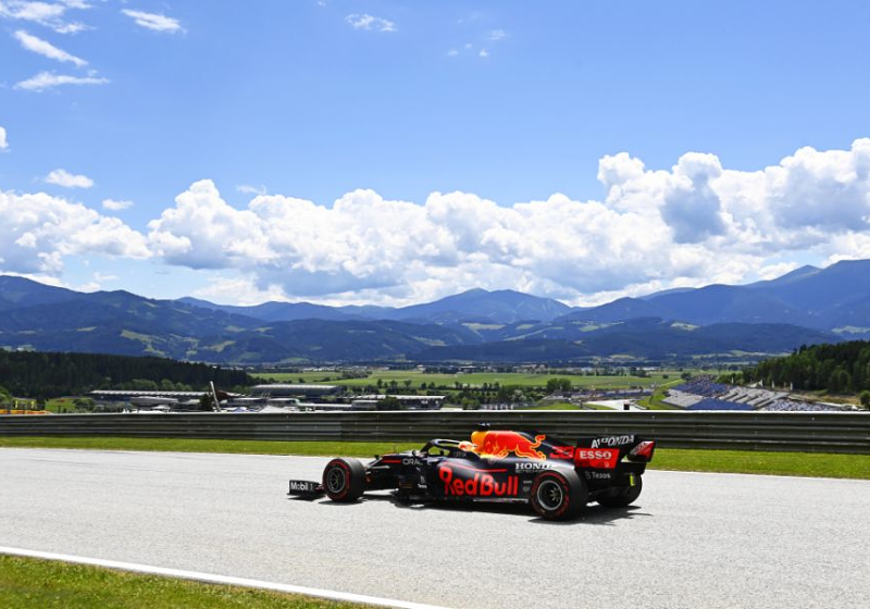 Internet juicht voor Verstappen: "Hamilton en Bottas gewoon niet goed genoeg"