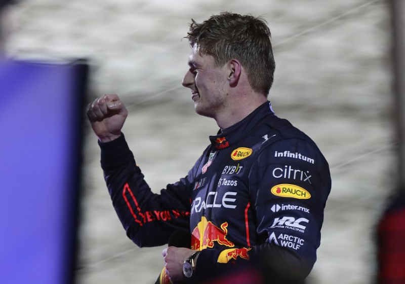 Verstappen blikt terug op kramp tijdens slotfase Abu Dhabi: "Je vergeet alles"