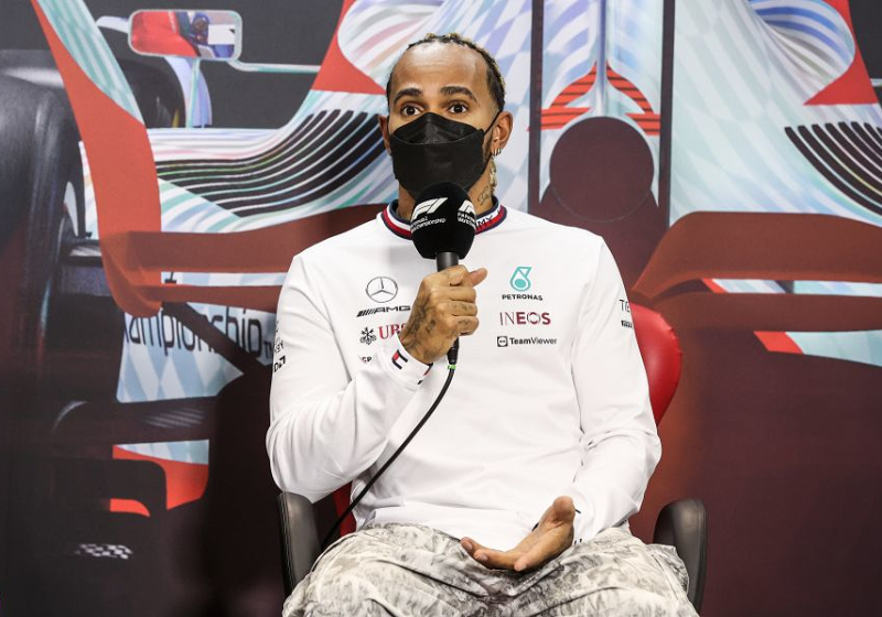 Hamilton houdt vol: "Ferrari of Red Bull het snelst, dan wij of McLaren"