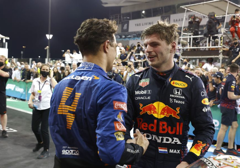 Norris trekt FIA in twijfel: 'Wat ze met Verstappen deden, was puur voor tv'