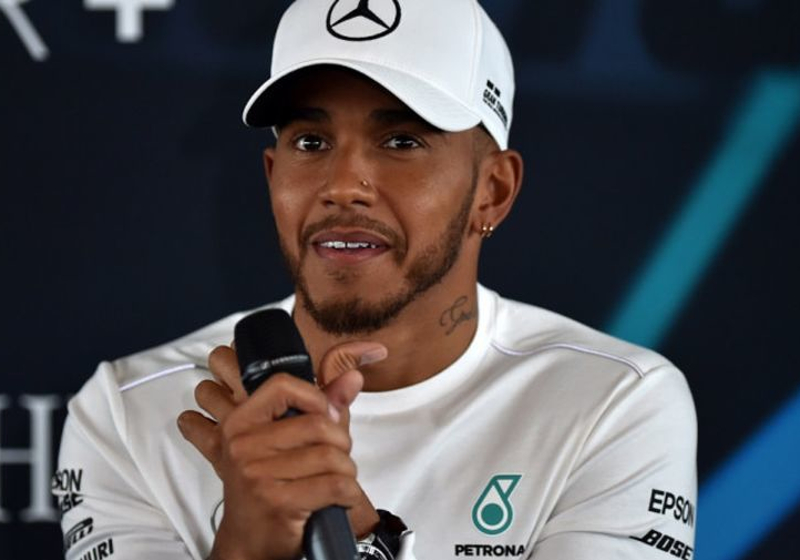 Hamilton over social media: 'Niemand laat zien wie hij echt is'