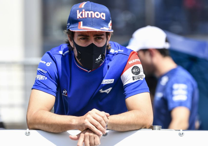 Fernando Alonso (40) hint op langer verblijf in F1: "Nu zou ik ja zeggen"