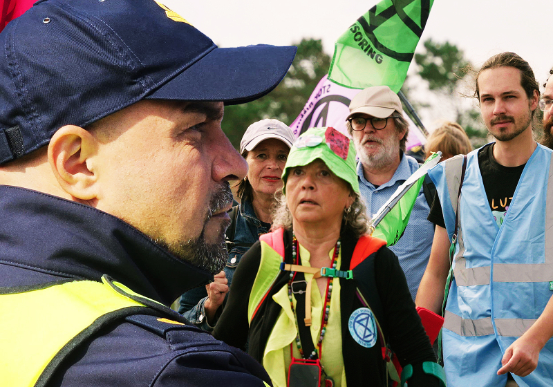 Exclusief: Extinction Rebellion op de been voor protest bij ingang Circuit Zandvoort