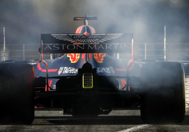 Ricciardo ontvangt gridstraf en strafpunten voor negeren rode vlag