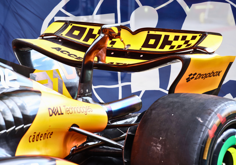 Nieuwe beelden tonen 'flexende' achtervleugel: McLaren met voordeel vs. Red Bull