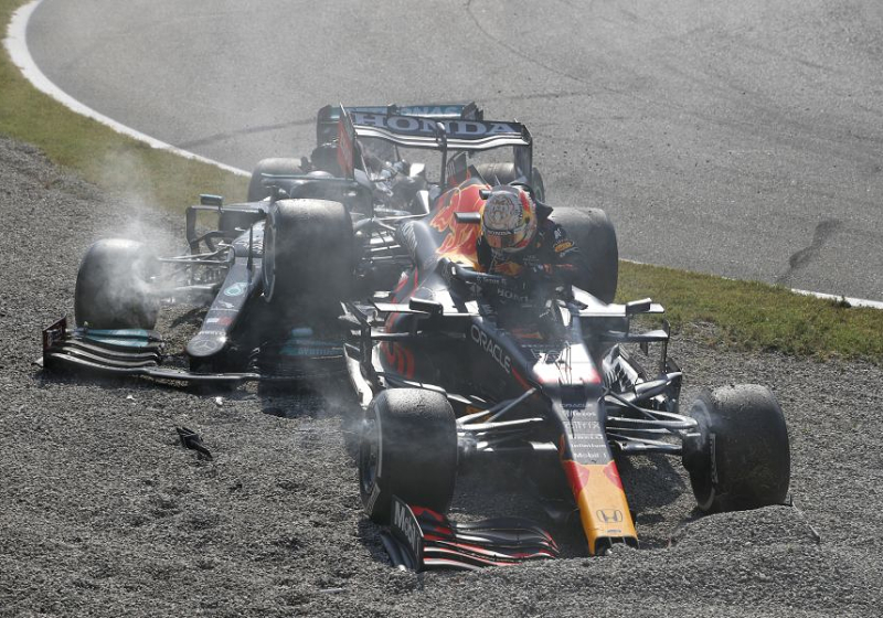 Wolff over crashes Verstappen en Hamilton: 'Daarom worden ze zo goed betaald'